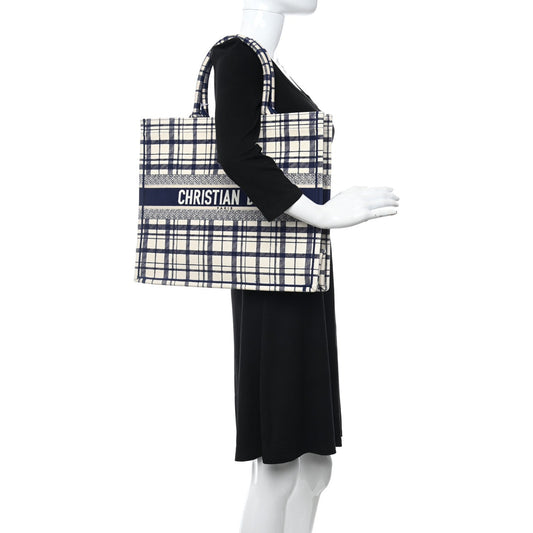 2025 Bag MEDIUM D BOOK TOTE